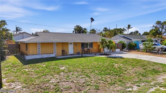 27605 Playa Del Rey LN, Bonita Springs, FL 34135