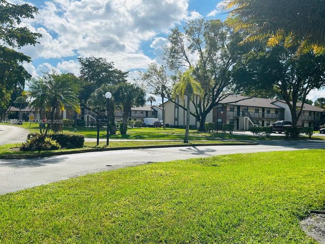 6031 Shakerwood Circle 105, Tamarac, FL 33319