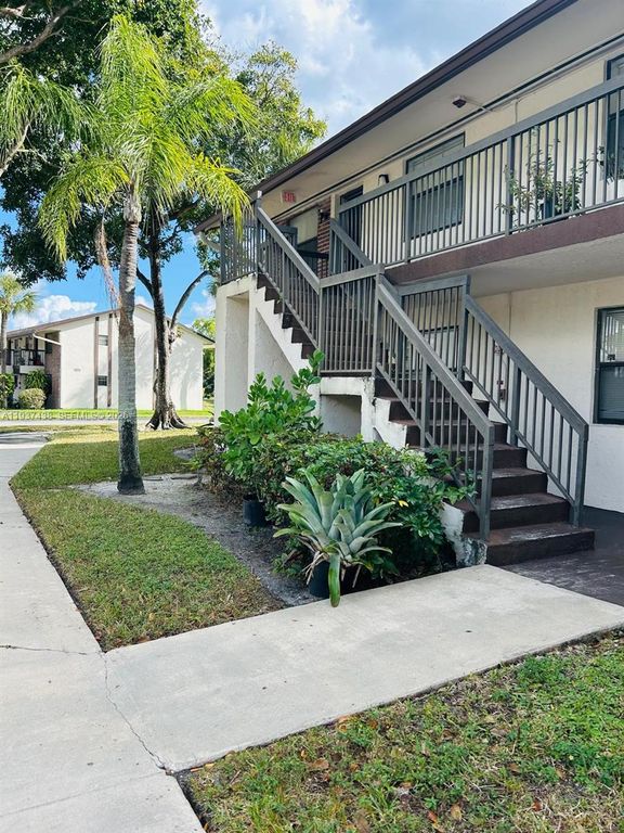 6031 Shakerwood Circle 105, Tamarac, FL 33319