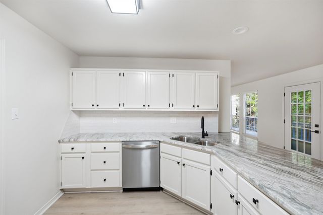 1313 River Oaks Drive, Benton, AR 72019