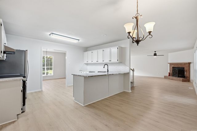 1313 River Oaks Drive, Benton, AR 72019