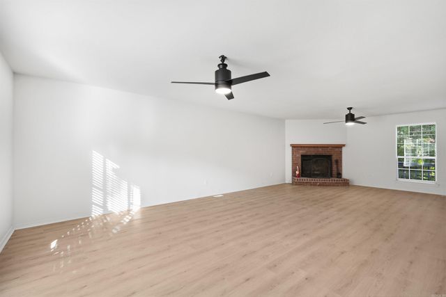 1313 River Oaks Drive, Benton, AR 72019