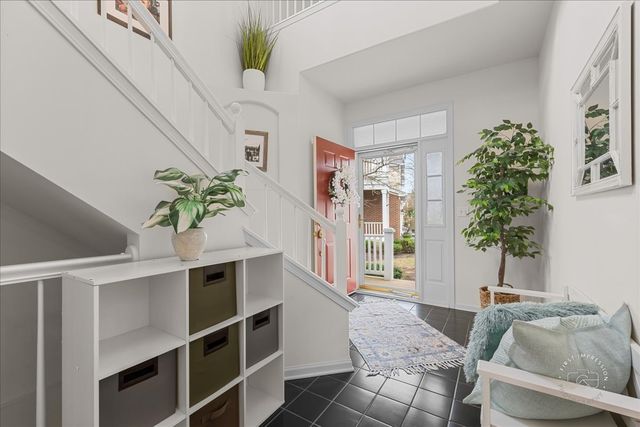 263 Lillian Court, Geneva, IL 60134