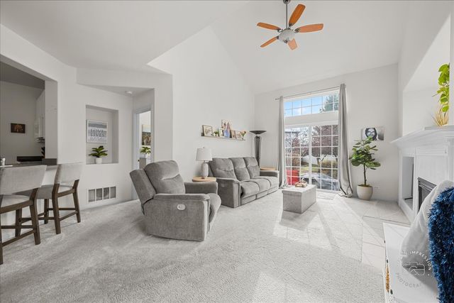 263 Lillian Court, Geneva, IL 60134