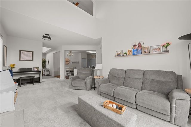 263 Lillian Court, Geneva, IL 60134