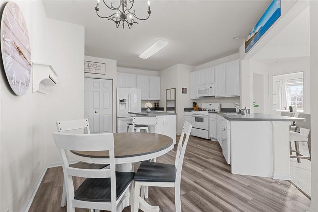 263 Lillian Court, Geneva, IL 60134