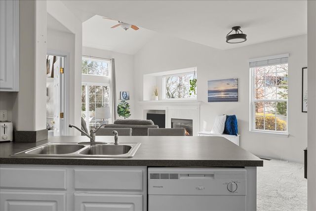 263 Lillian Court, Geneva, IL 60134