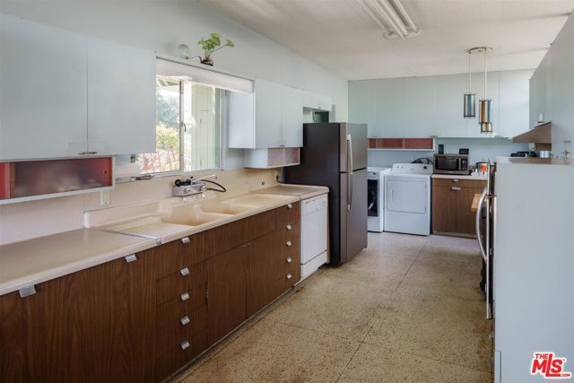 2885 Edgewick Road, Glendale, CA 91206