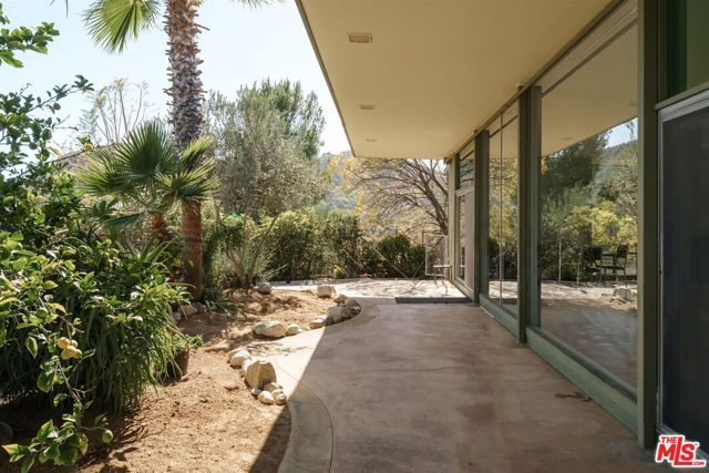 2885 Edgewick Road, Glendale, CA 91206