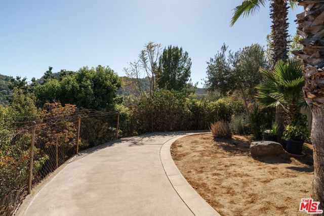 2885 Edgewick Road, Glendale, CA 91206
