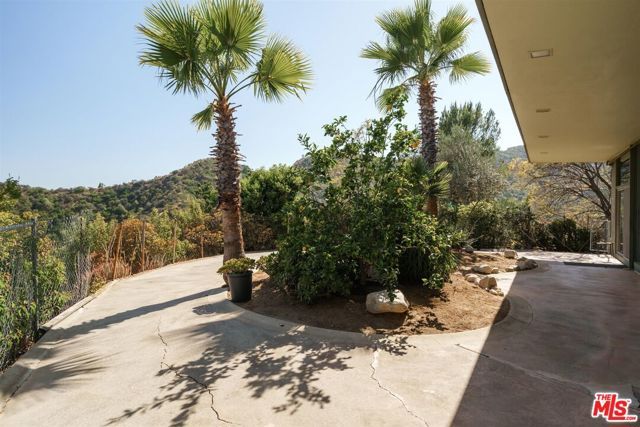 2885 Edgewick Road, Glendale, CA 91206