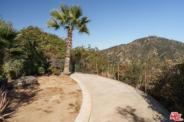 2885 Edgewick Road, Glendale, CA 91206