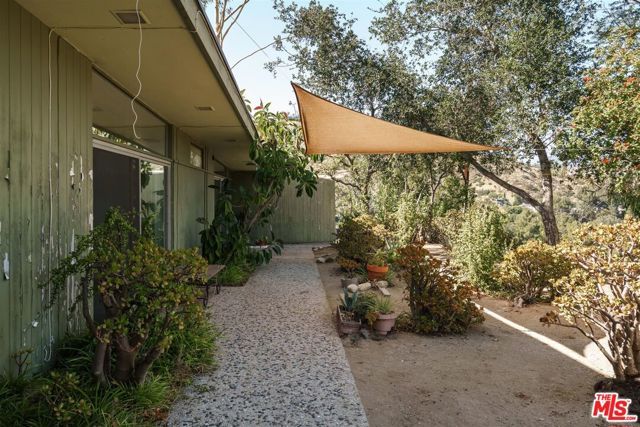 2885 Edgewick Road, Glendale, CA 91206