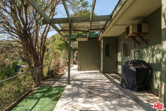 2885 Edgewick Road, Glendale, CA 91206