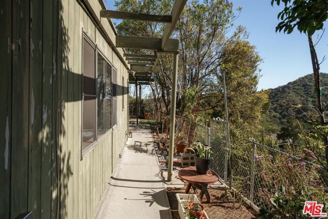 2885 Edgewick Road, Glendale, CA 91206
