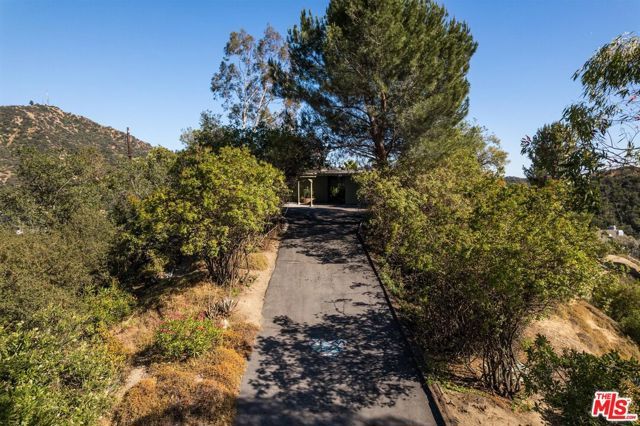 2885 Edgewick Road, Glendale, CA 91206