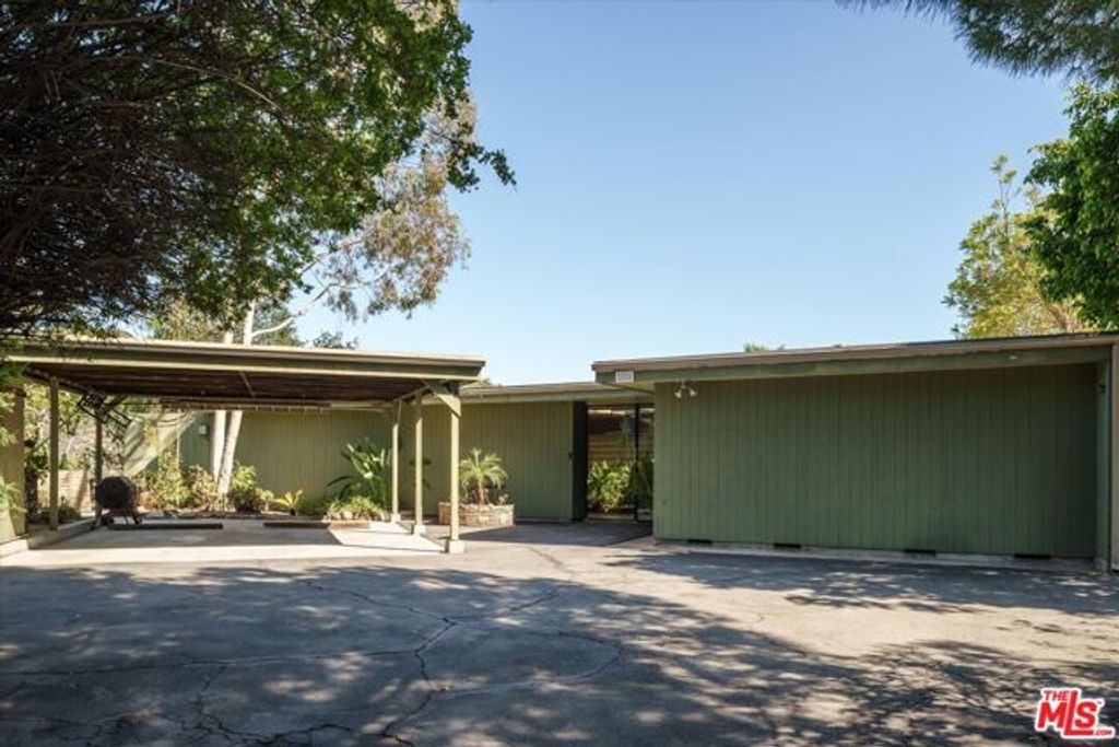 2885 Edgewick Road, Glendale, CA 91206