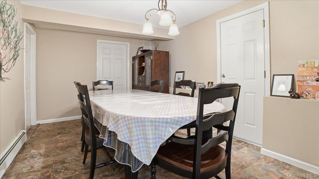 147 Coates Avenue N, Holbrook, NY 11741