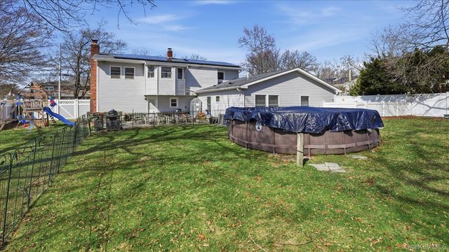 147 Coates Avenue N, Holbrook, NY 11741