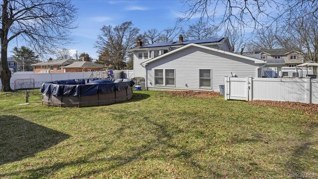 147 Coates Avenue N, Holbrook, NY 11741