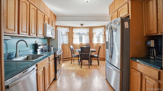 147 Coates Avenue N, Holbrook, NY 11741