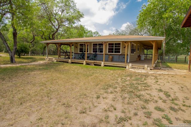 1591 county road 476, Stockdale, TX 78160