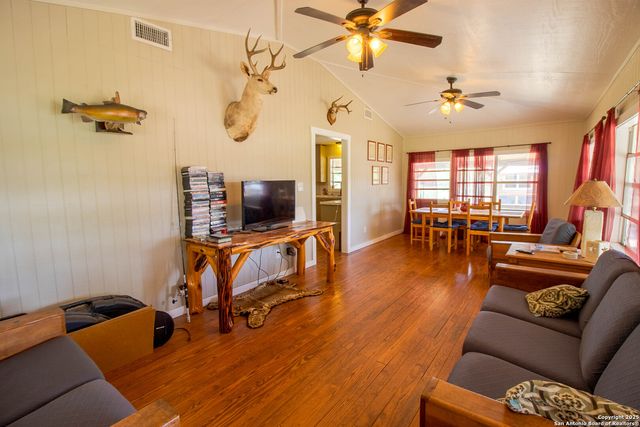 1591 county road 476, Stockdale, TX 78160