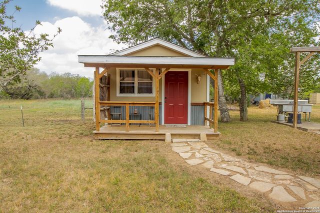 1591 county road 476, Stockdale, TX 78160