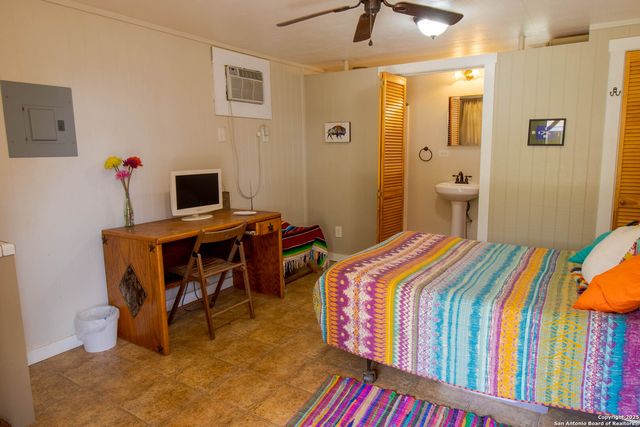 1591 county road 476, Stockdale, TX 78160