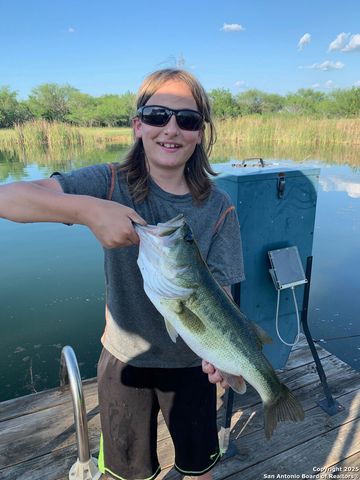 1591 county road 476, Stockdale, TX 78160