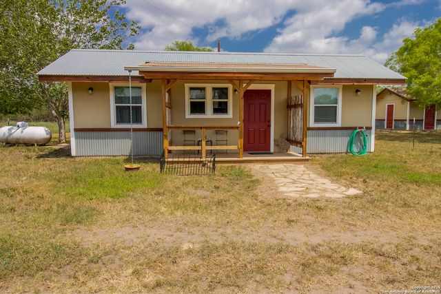 1591 county road 476, Stockdale, TX 78160