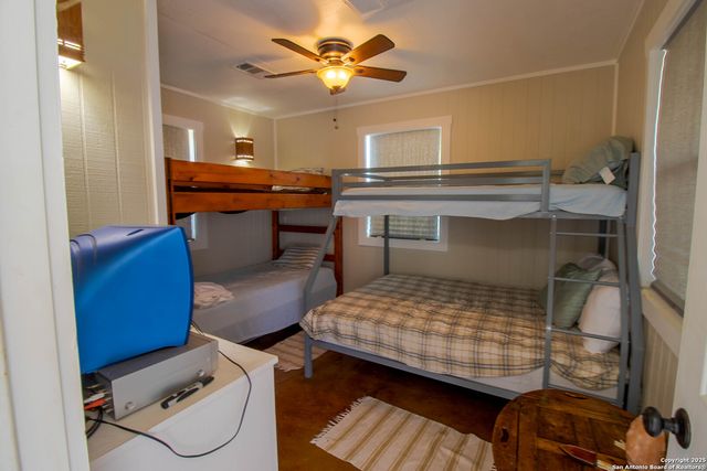 1591 county road 476, Stockdale, TX 78160