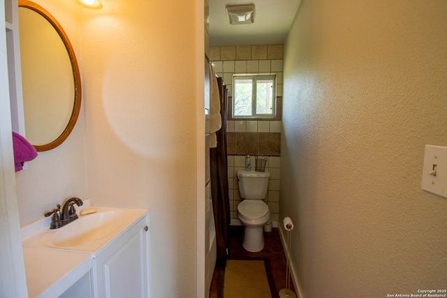 1591 county road 476, Stockdale, TX 78160