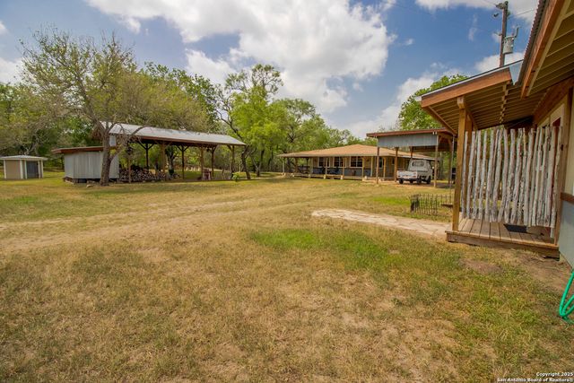 1591 county road 476, Stockdale, TX 78160