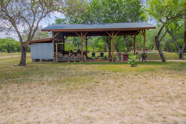 1591 county road 476, Stockdale, TX 78160