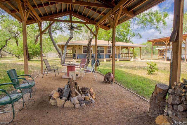 1591 county road 476, Stockdale, TX 78160