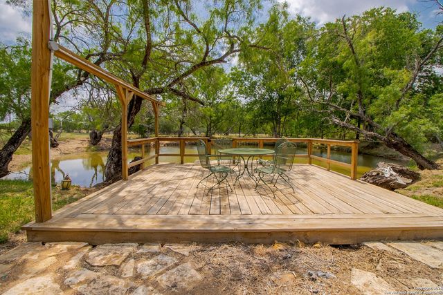 1591 county road 476, Stockdale, TX 78160