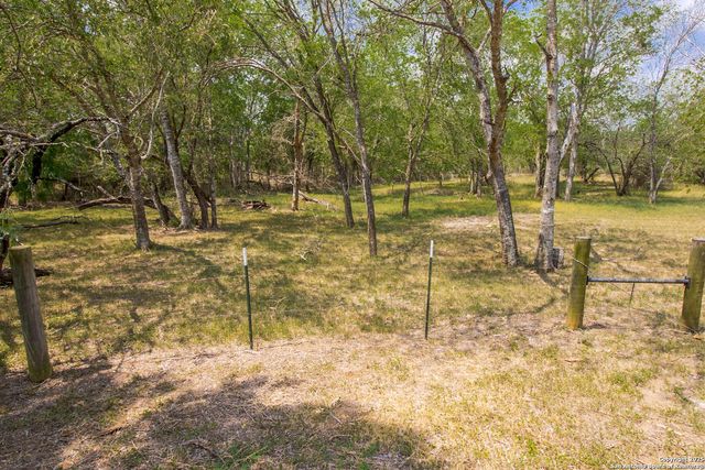 1591 county road 476, Stockdale, TX 78160