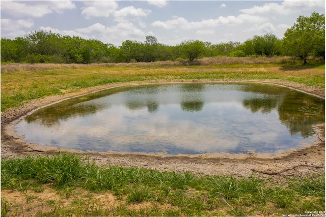 1591 county road 476, Stockdale, TX 78160