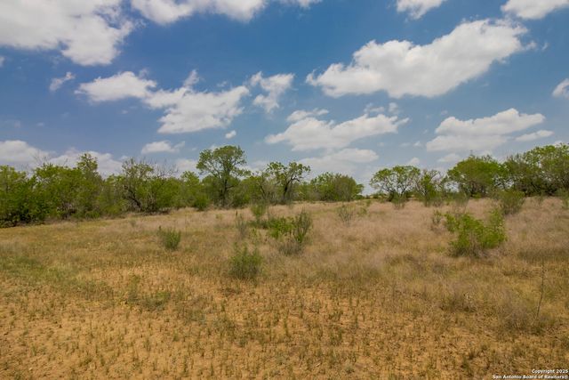 1591 county road 476, Stockdale, TX 78160