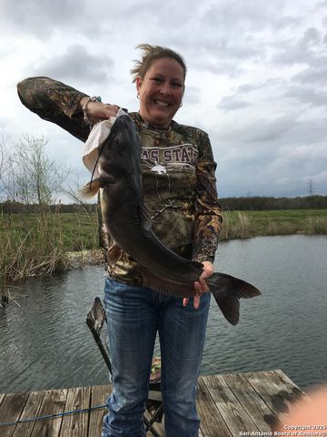 1591 county road 476, Stockdale, TX 78160