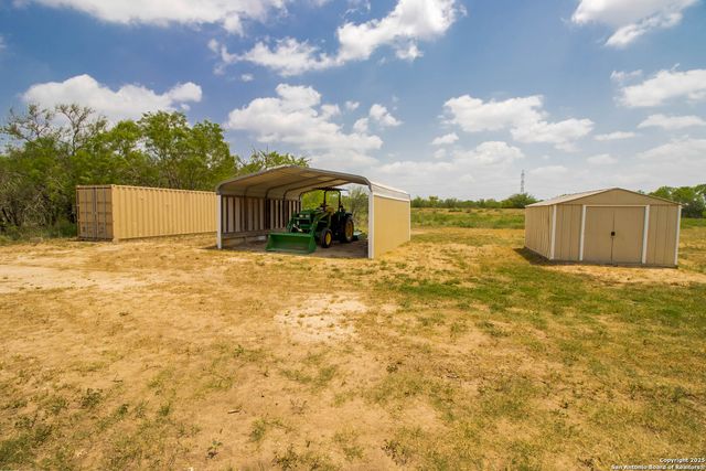 1591 county road 476, Stockdale, TX 78160
