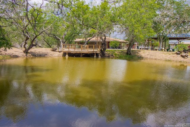 1591 county road 476, Stockdale, TX 78160