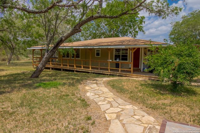 1591 county road 476, Stockdale, TX 78160