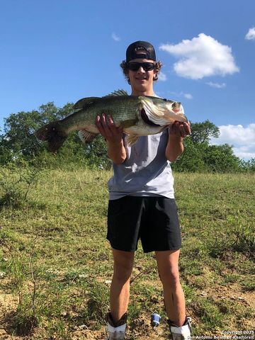 1591 county road 476, Stockdale, TX 78160