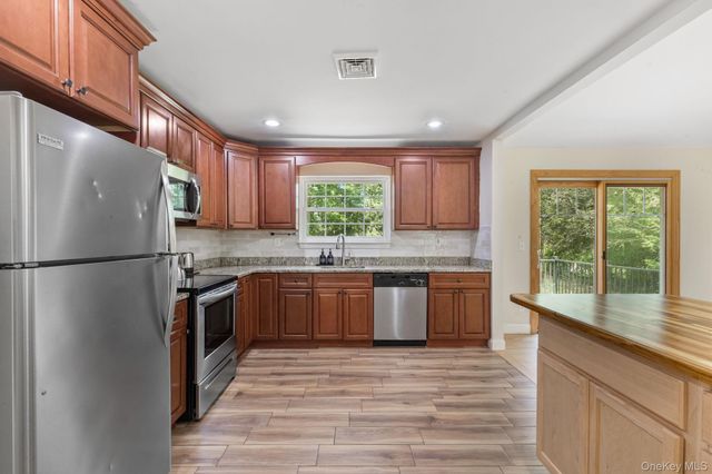 424 Cording Lane, Yorktown Heights, NY 10598