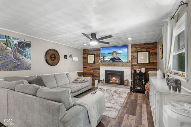 1128 E School Street, Anderson, IN 46012