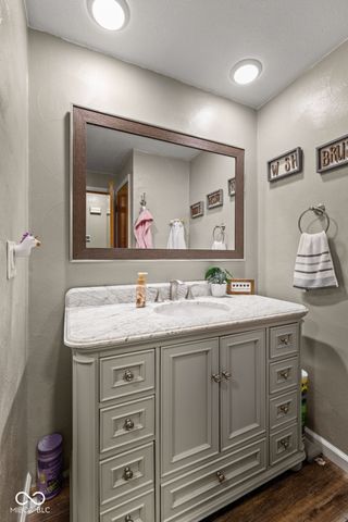 1128 E School Street, Anderson, IN 46012