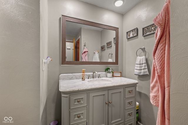 1128 E School Street, Anderson, IN 46012