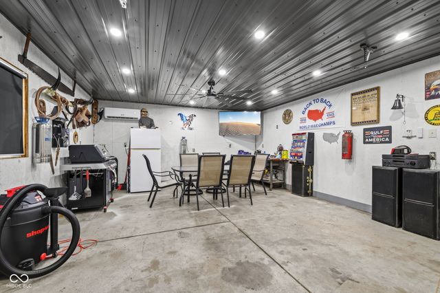 1128 E School Street, Anderson, IN 46012